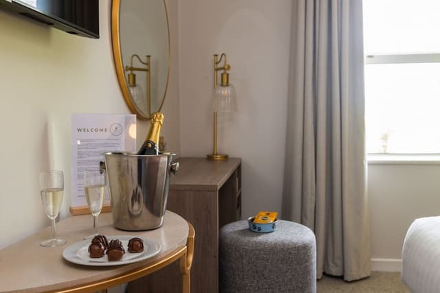 Classic Spa Double / Twin Bedroom (With Spa Access)