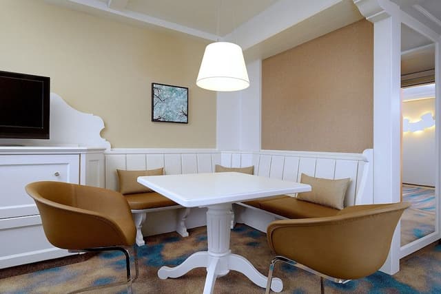 Junior Suite, 1 King Bed with Sofa bed