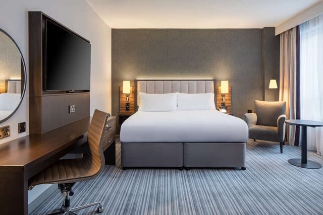 KING JUNIOR SUITE