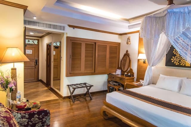 Deluxe Room, 1 King Bed, Pool Access (Lanna)