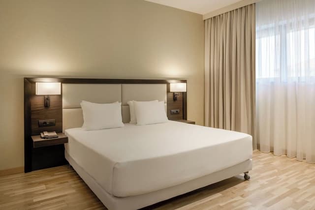 Room, 1 King Bed, City View