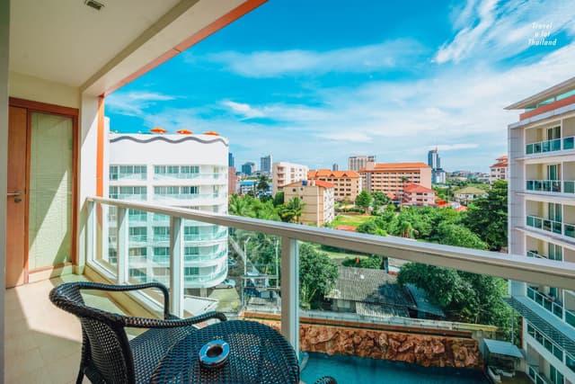 Deluxe Suite Pool View King