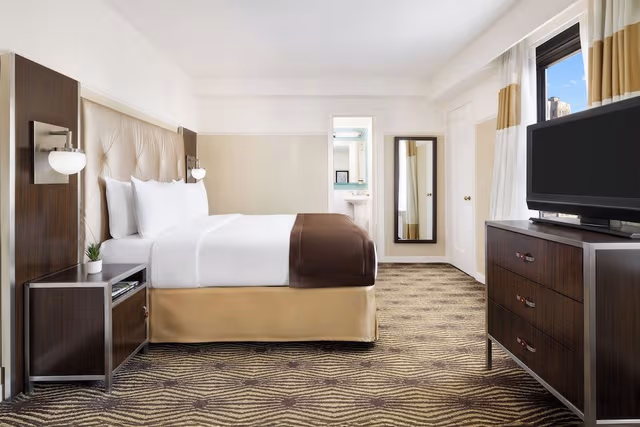 Metro View Room, 1 Queen Bed