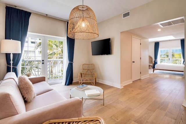 Junior Suite, 1 King Bed, Balcony, Oceanfront