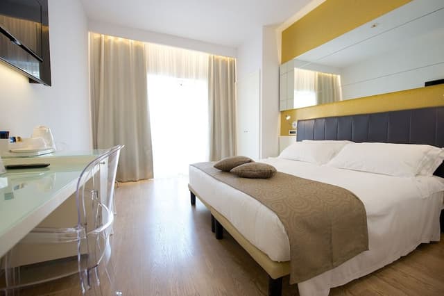 Standard Room, 1 Queen Bed