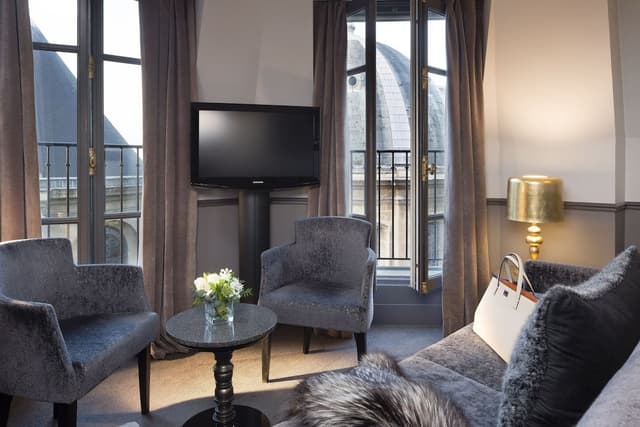 Junior Suite (Louvre)
