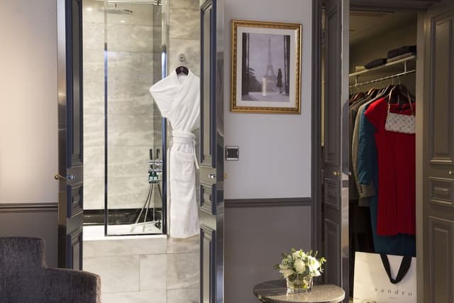 Junior Suite (Louvre)