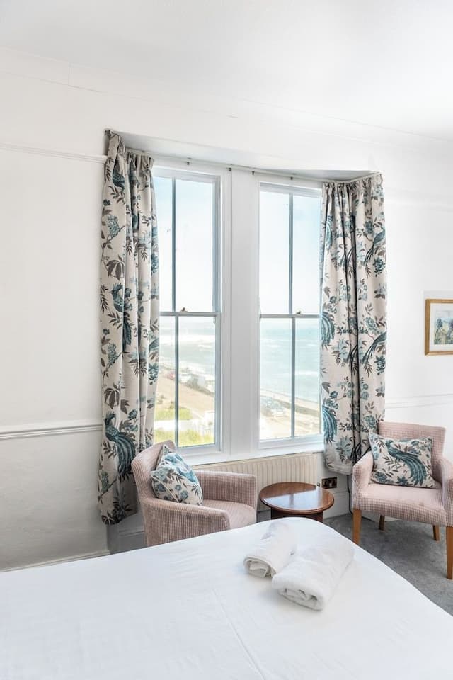 Standard Double Room, Bathtub