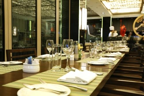 โรงแรมจิ่นเจียงทาวเวอร์ส (Jin Jiang Tower Hotel)1