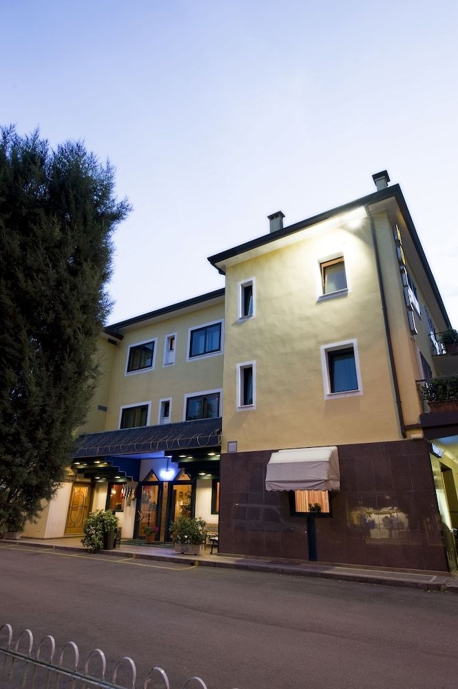 Hotel and Residence Nuova Mestre4
