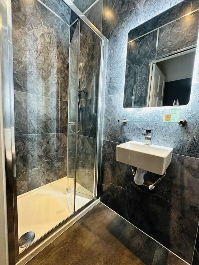 Double Room (Petite)