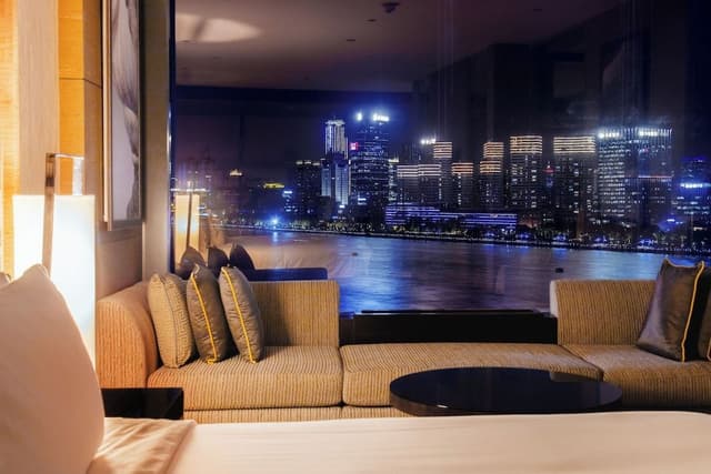 Grand Riverside Suite