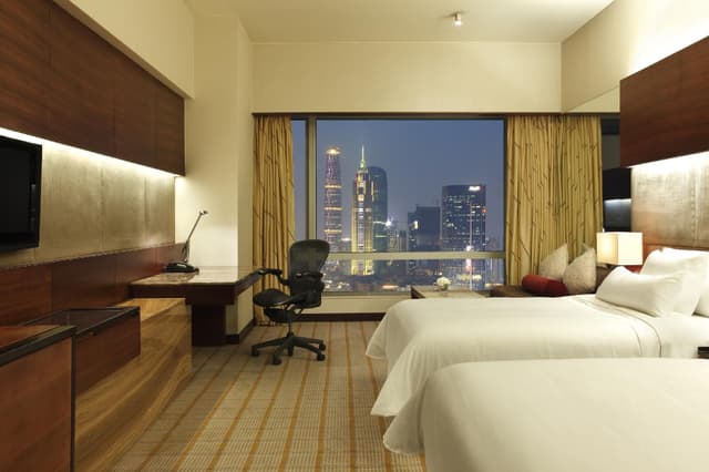 Guest Room, 2 Twin, City View