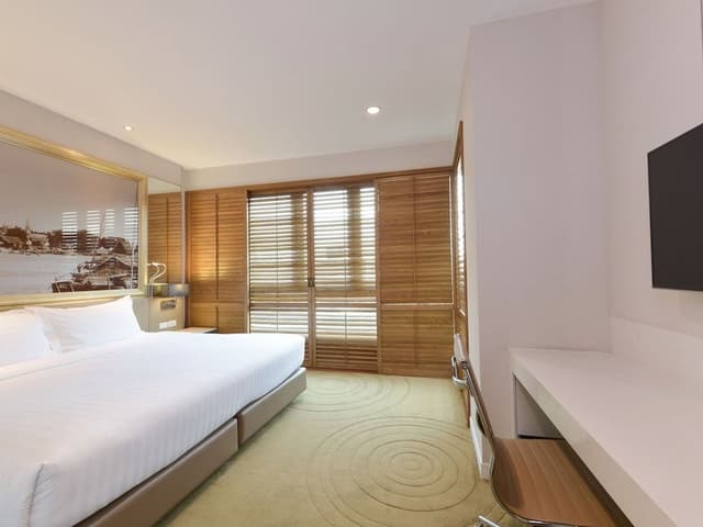 Suite, 3 Bedrooms, Balcony