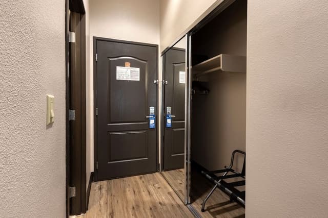 Room, 1 King Bed, Non Smoking