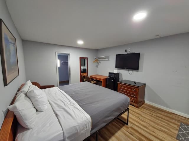 Standard Room, 1 King Bed