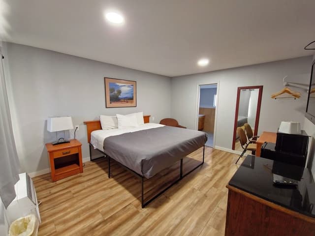 Standard Room, 1 King Bed