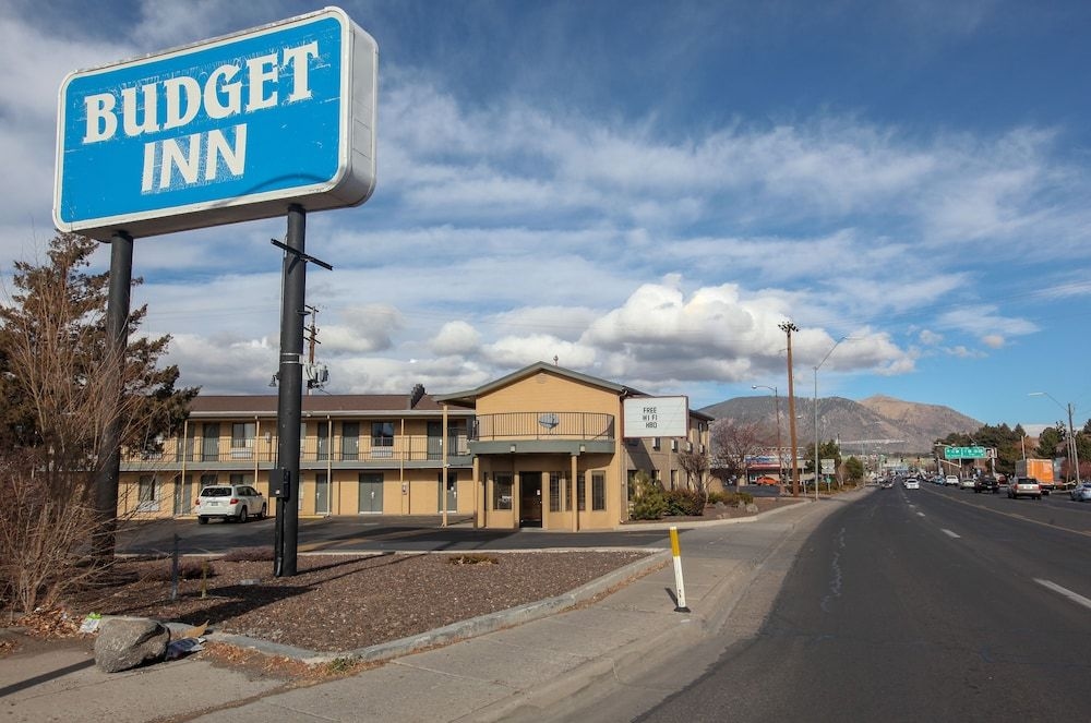 Budget Inn0