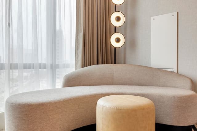 Premier Single Room, 1 King Bed, Balcony, Corner (Bay View)