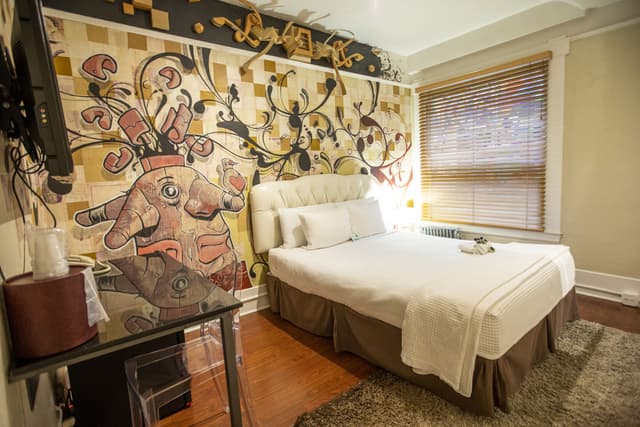 Standard Queen Room with Ensuite Bathroom