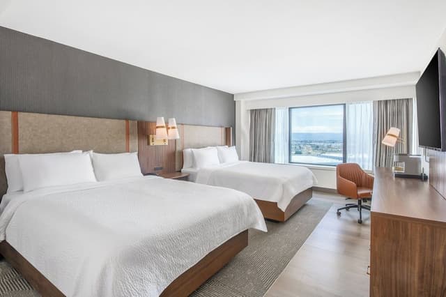 Standard Room, 2 Queen Beds (Minifridge High Floor)