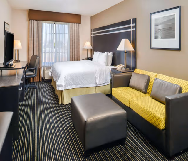 1 KING BED STUDIO SUITE W/ SOFABED NONSMOKING