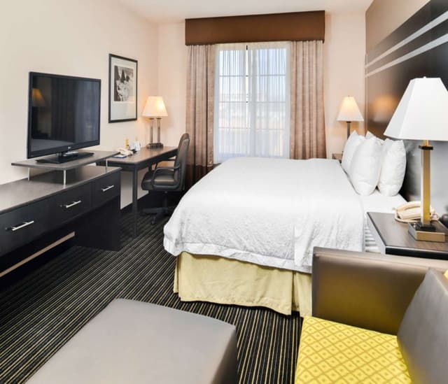 1 KING BED STUDIO SUITE W/ SOFABED NONSMOKING