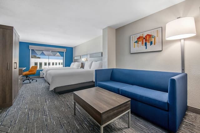 Suite, Multiple Beds (With Living Area)