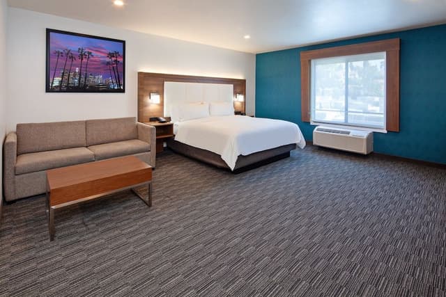 Suite, 1 King Bed (Extra Floor Space)