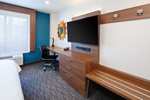 Standard Room, 1 King Bed