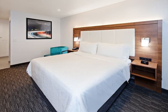 Standard Room, 1 King Bed