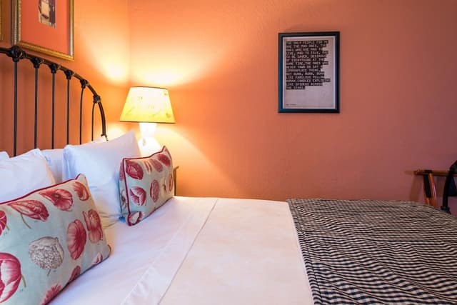 Design Room, 1 Queen Bed
