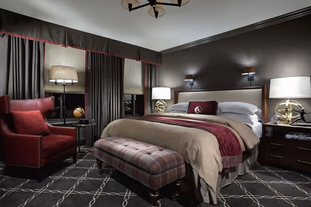 Deluxe Room, 1 King Bed, City View (Deluxe King ADA)