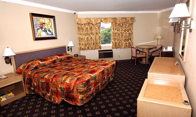 Standard Room, 1 King Bed
