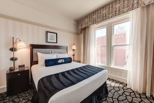 Suite, 1 Bedroom, City View (1 Queen and 1 Sofabed)