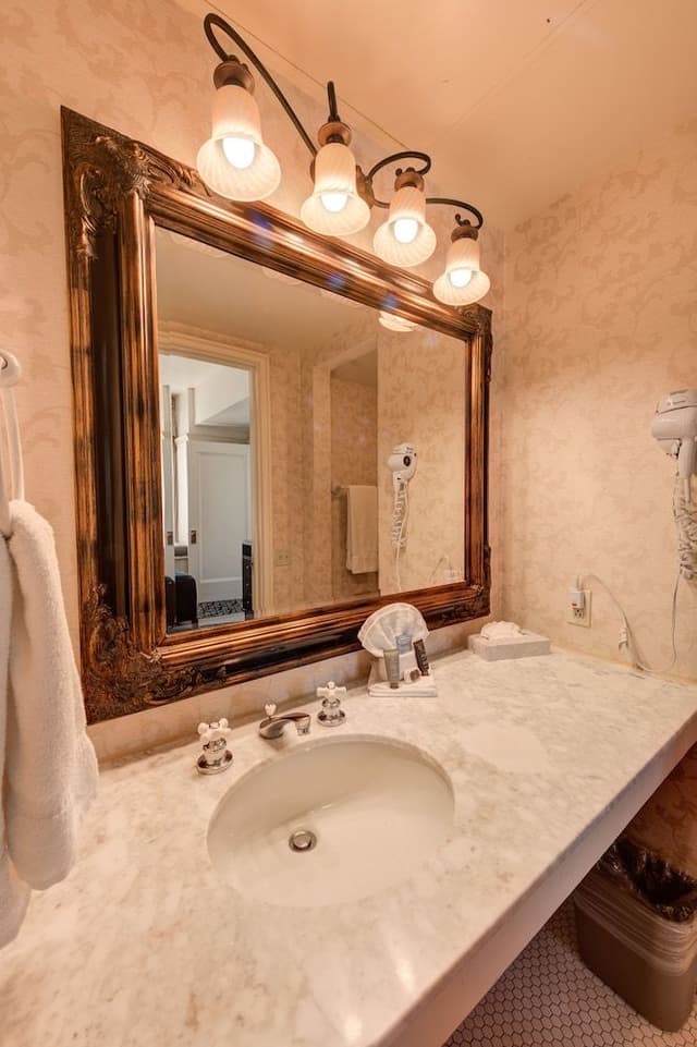 Suite, 1 Bedroom, City View (1 Queen and 1 Sofabed)