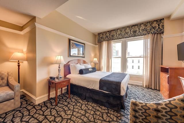 Junior Studio, 1 Queen Bed with Sofa bed, City View