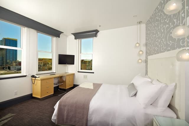 Room, 1 Queen Bed, City View