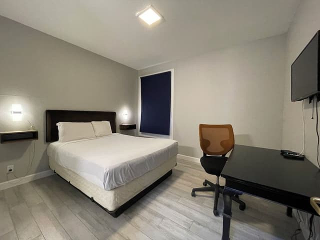 Standard Room, 1 Queen Bed