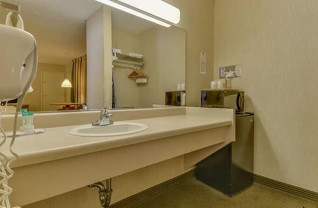 Standard Room, 1 Queen Bed