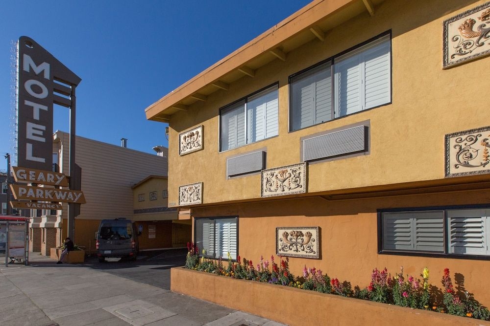 Geary Parkway Motel4