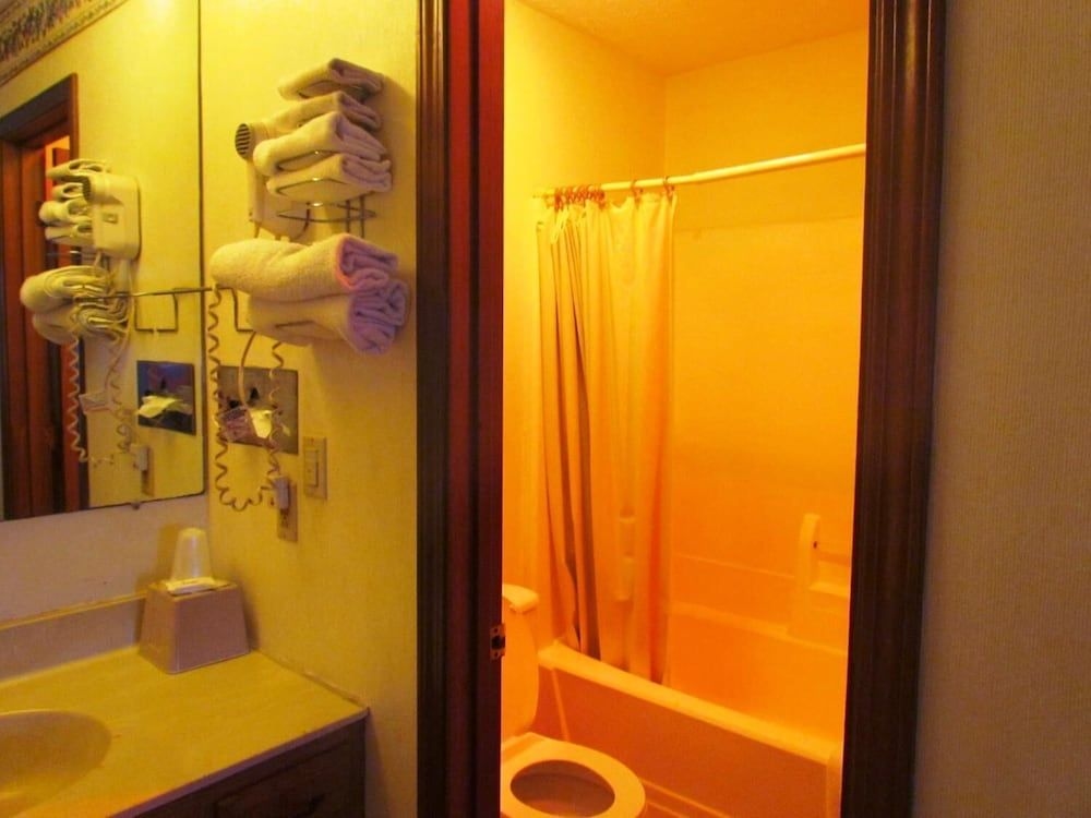 ทราเวล อินน์ แอนด์ สวีทส์ (Travel Inn and Suites)3