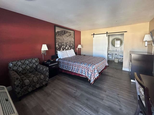Standard Room, 1 Queen Bed, Accessible, Non Smoking