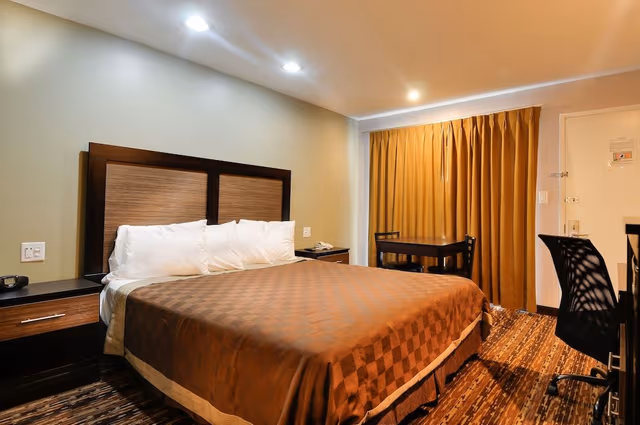 Standard Room, 1 King Bed