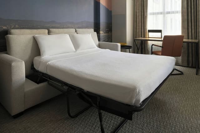 Suite, 2 Bedrooms, Corner