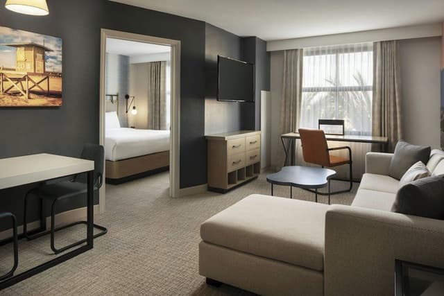 Suite, 2 Bedrooms, Corner