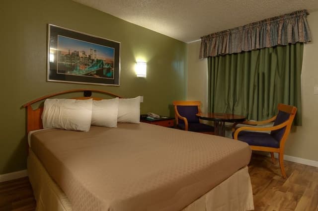 Deluxe Room, 1 Queen Bed, Smoking
