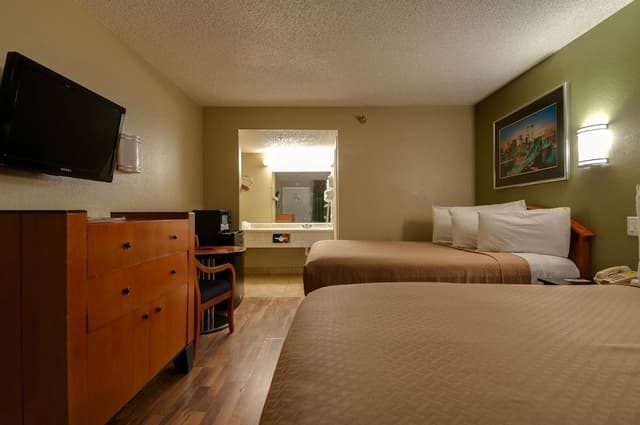 Deluxe Room, 2 Queen Beds, Kitchenette