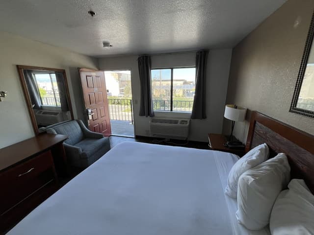 Single Room, 1 King Bed