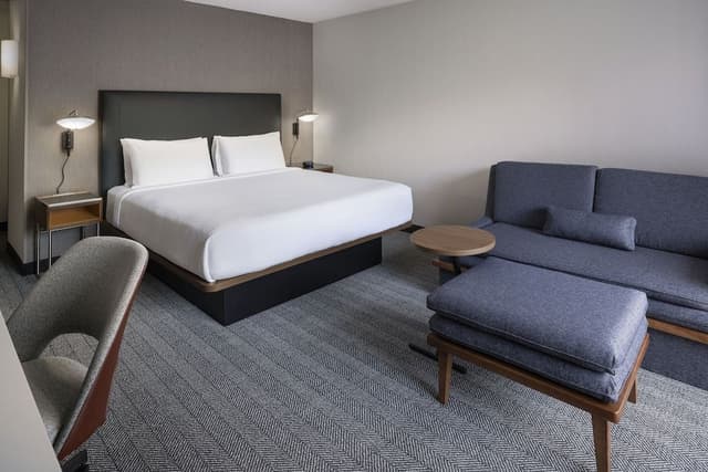 Room, 1 King Bed, Courtyard View